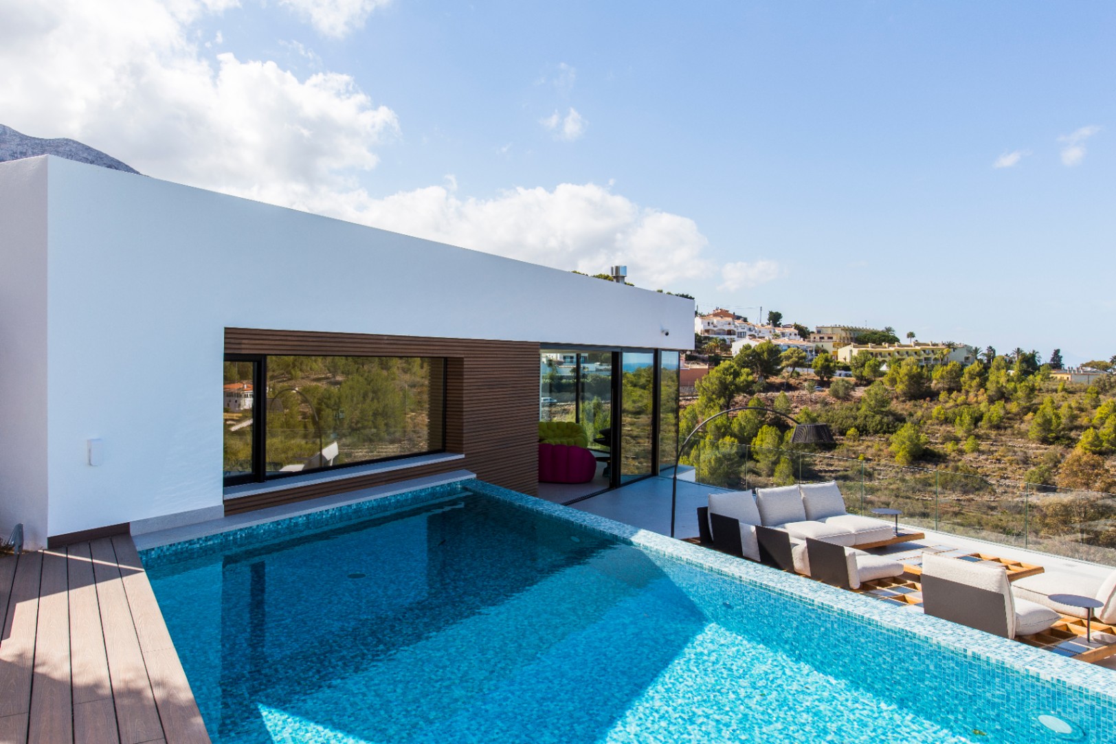 New construction project with sea and mountain views in Dénia