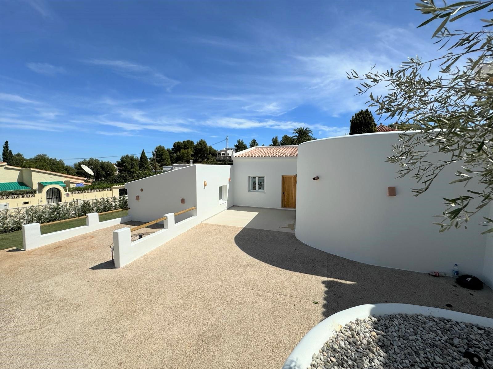 Villa met twee huizen volledig gerenoveerd, op 1,5 km van de Marineta Cassiana, Dénia