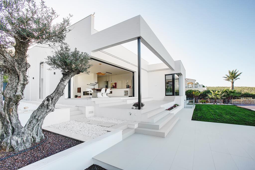 Moderne villa gebouwd door Vives Pons met uitzicht op zee in Dénia