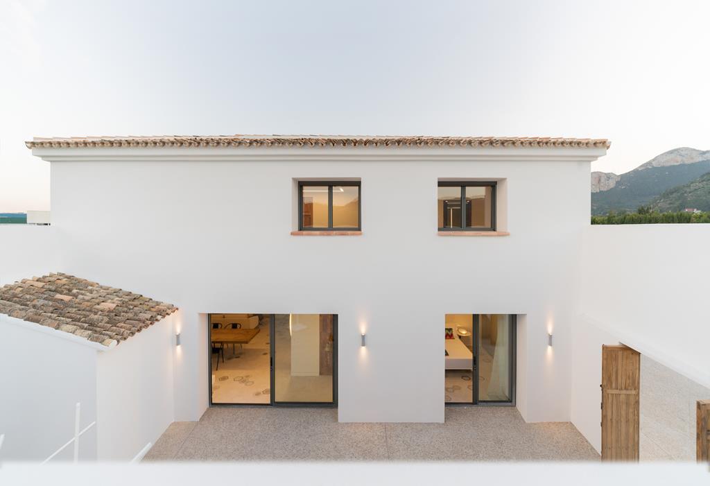 Finca completely renovated by Vives Pons in Xeresa