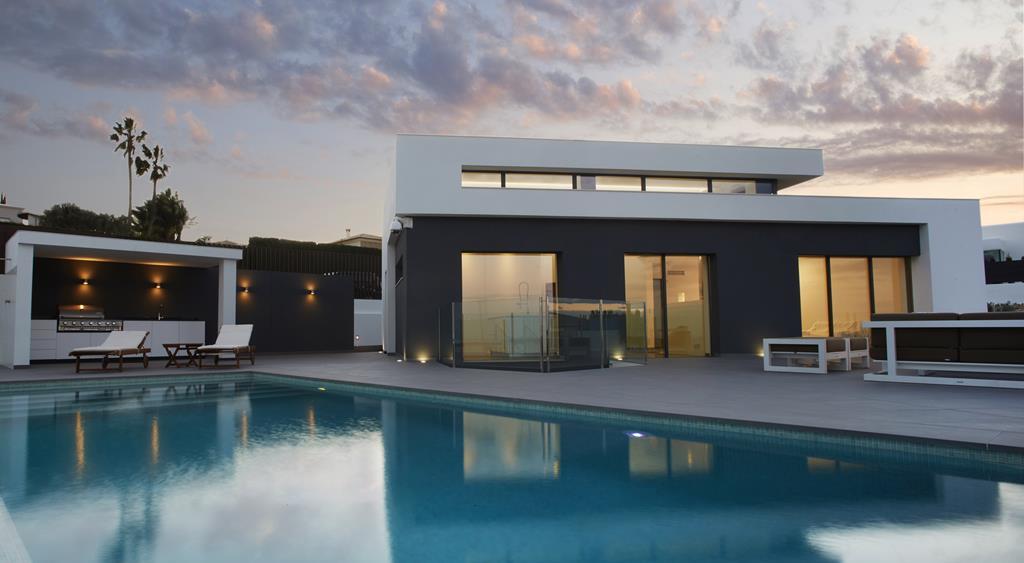 Villa moderne construite par Vives Pons avec vue sur la mer à Dénia