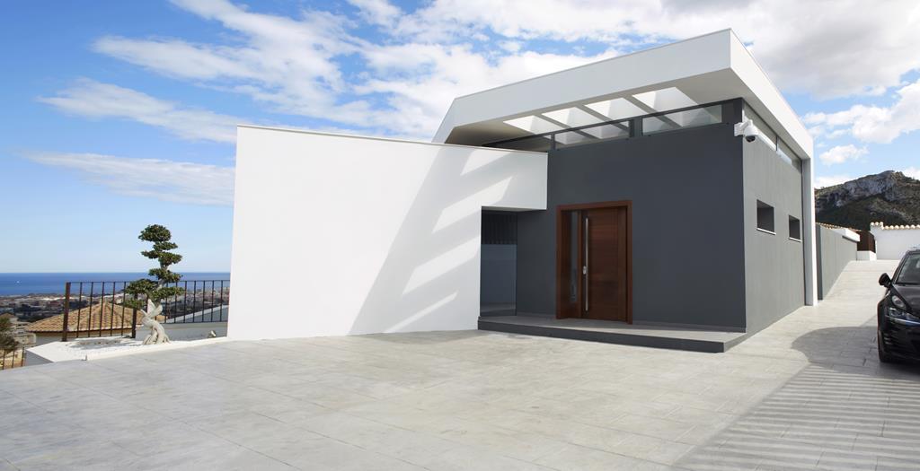 Modern villa built by Vives Pons with sea views in Dénia