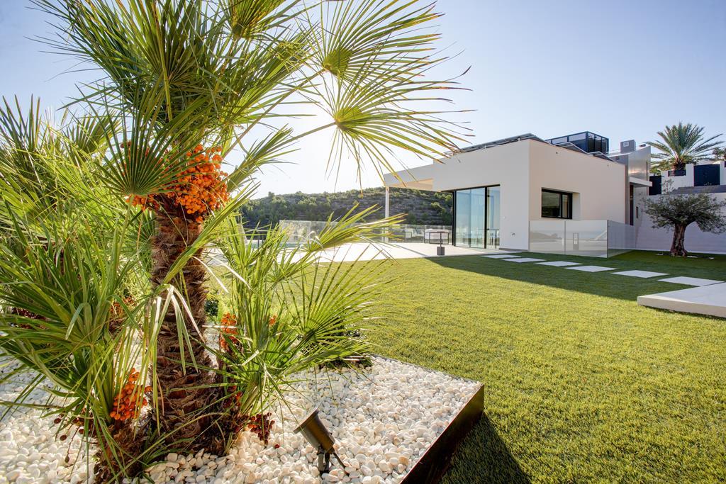 Nieuw gebouwde moderne villa in Dénia