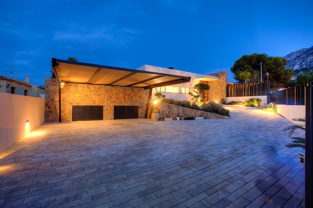 Modern villa built by Vives Pons Homes