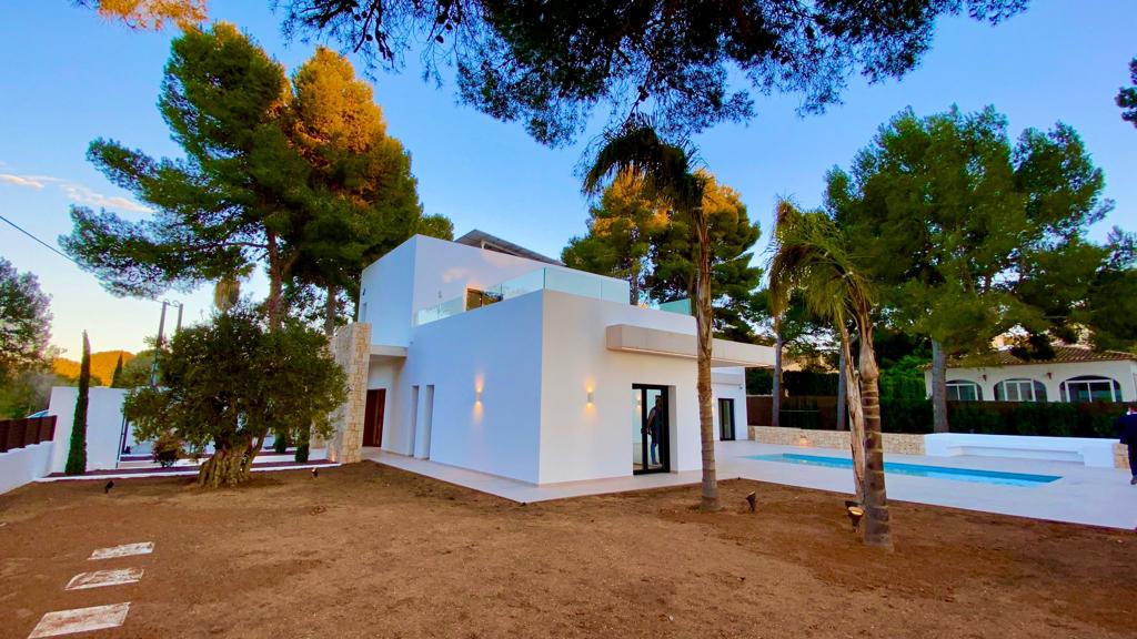 Nieuw gebouwde moderne villa in Dénia