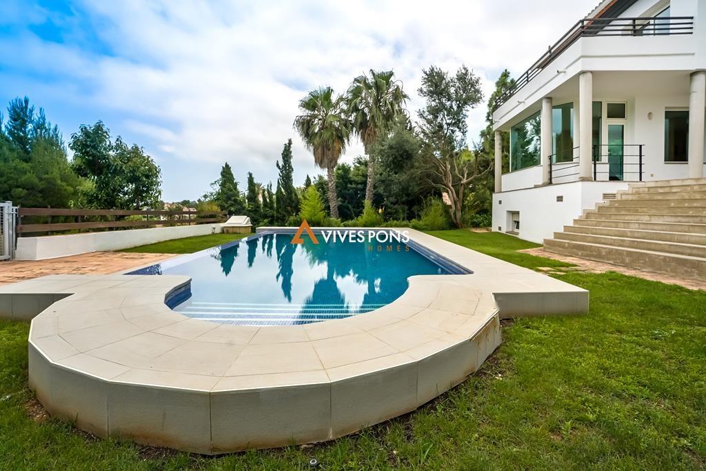Villa with sea views and in the natural park of Montgó, in Dénia
