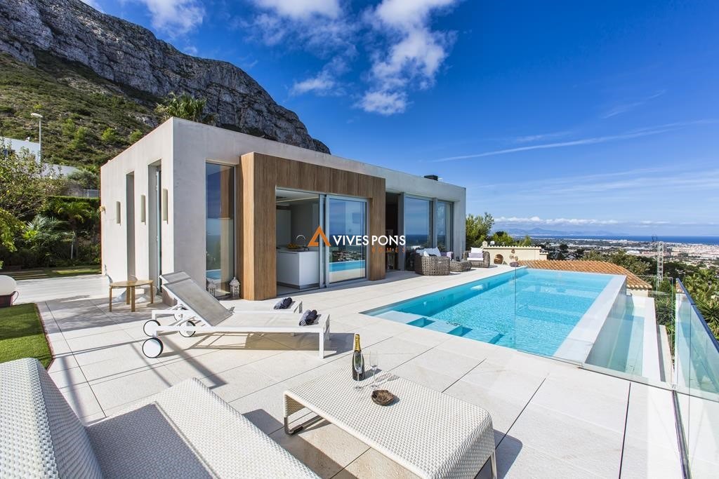Moderne villa met uitzicht op zee in Dénia