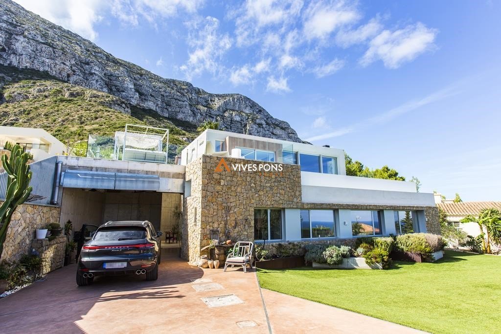Moderne Villa mit Meerblick in Dénia