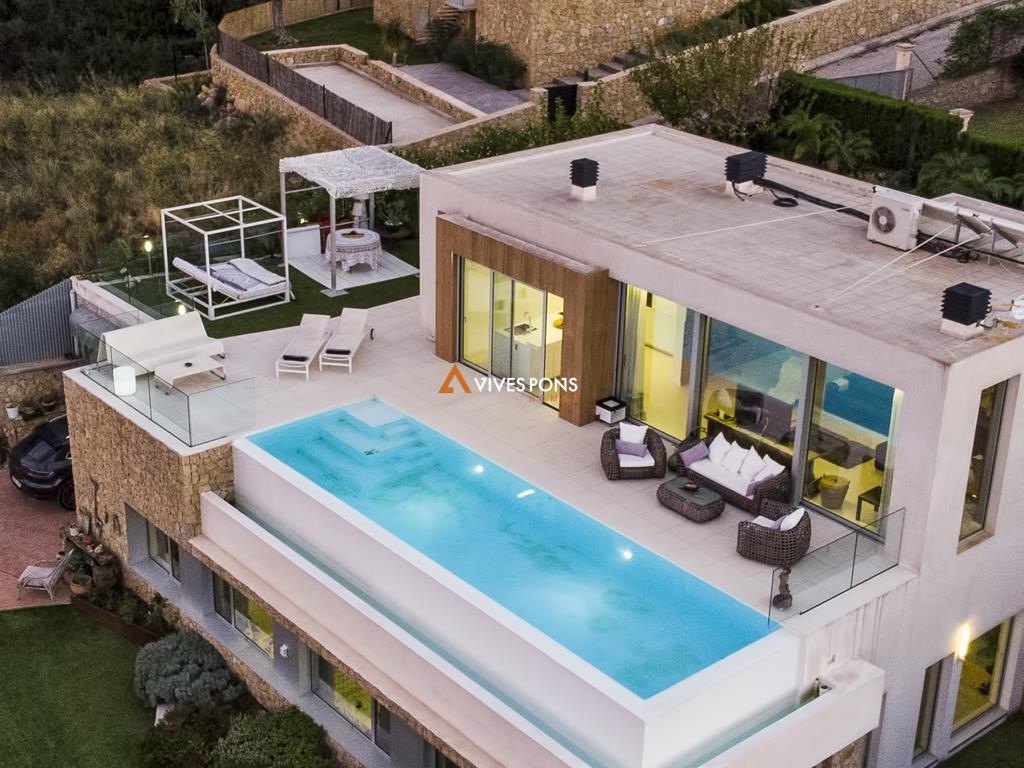 Moderne villa met uitzicht op zee in Dénia
