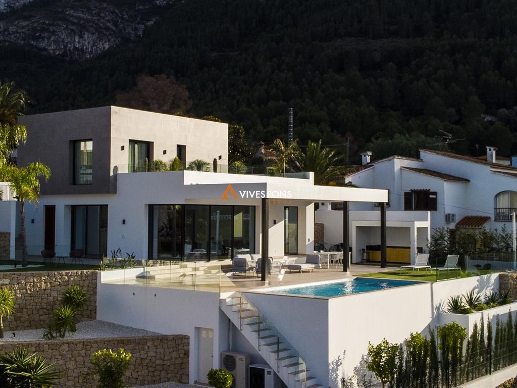 Modern villa with views in Dénia