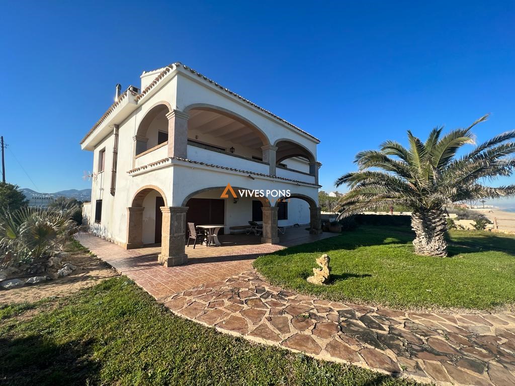 Villa in erster Meereslinie Dénia-Las Marinas