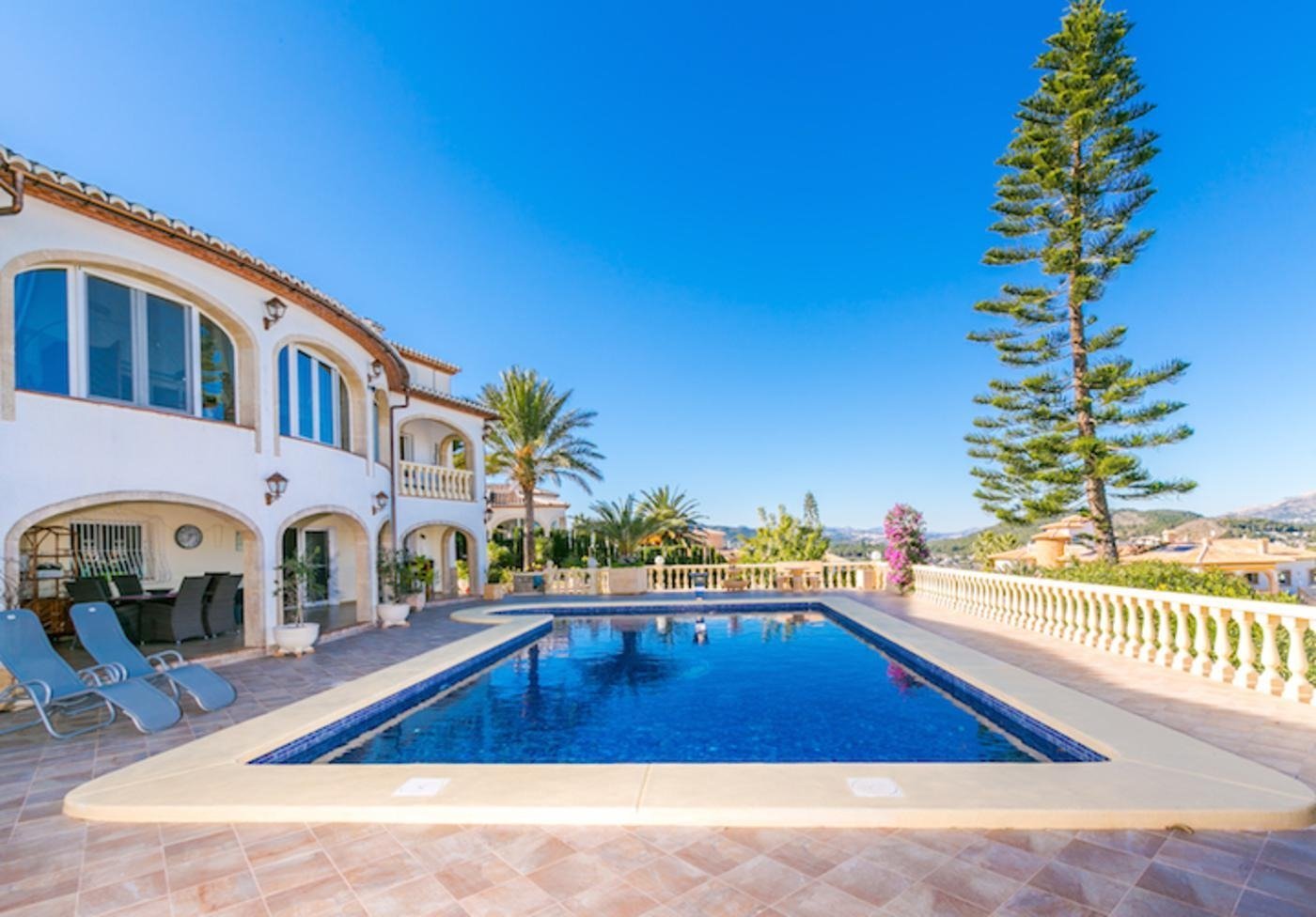 Mediterrane Villa mit wunderschönem Meerblick, in Jávea