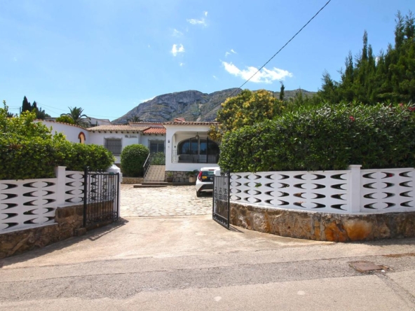 Villa con apartamento independiente y vistas al Montgó, Dénia