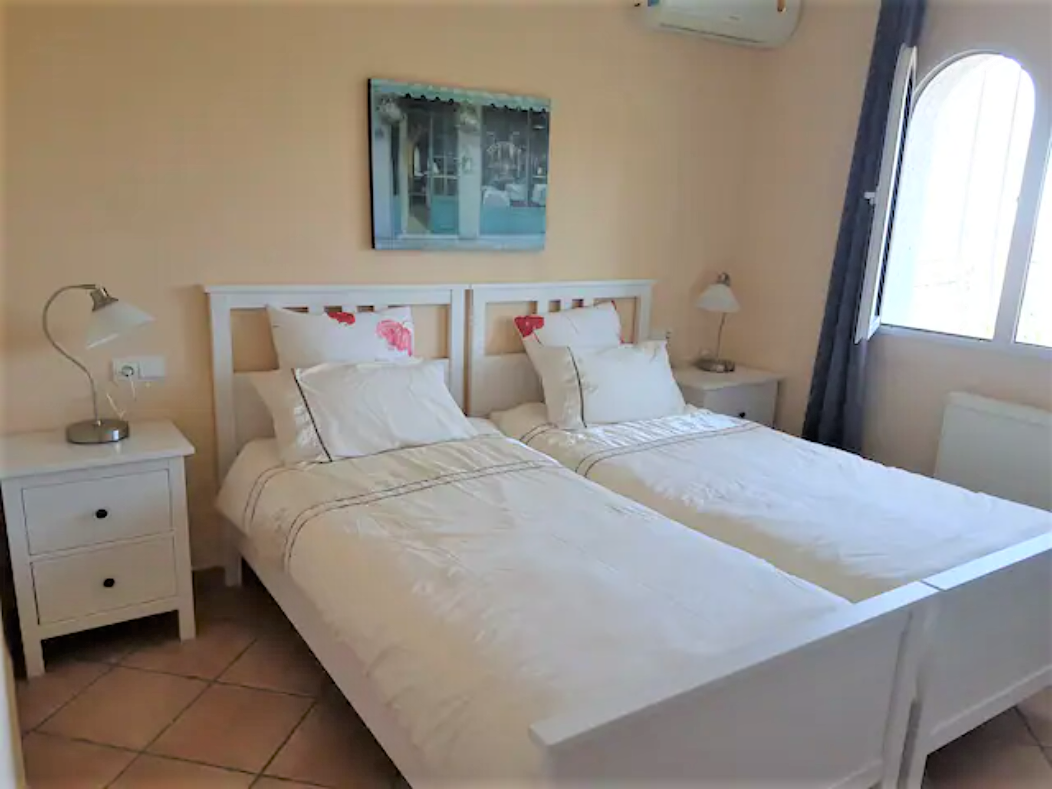 For sale: Dénia, Alicante - Four bedroom villa with separate apartment, sea and mountain views, pool and garden