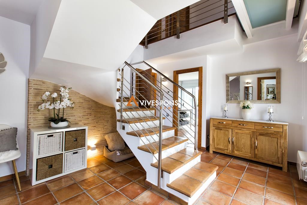 Villa with five bedrooms and closed garage, Dénia
