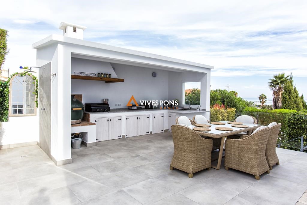 Villa with five bedrooms and closed garage, Dénia