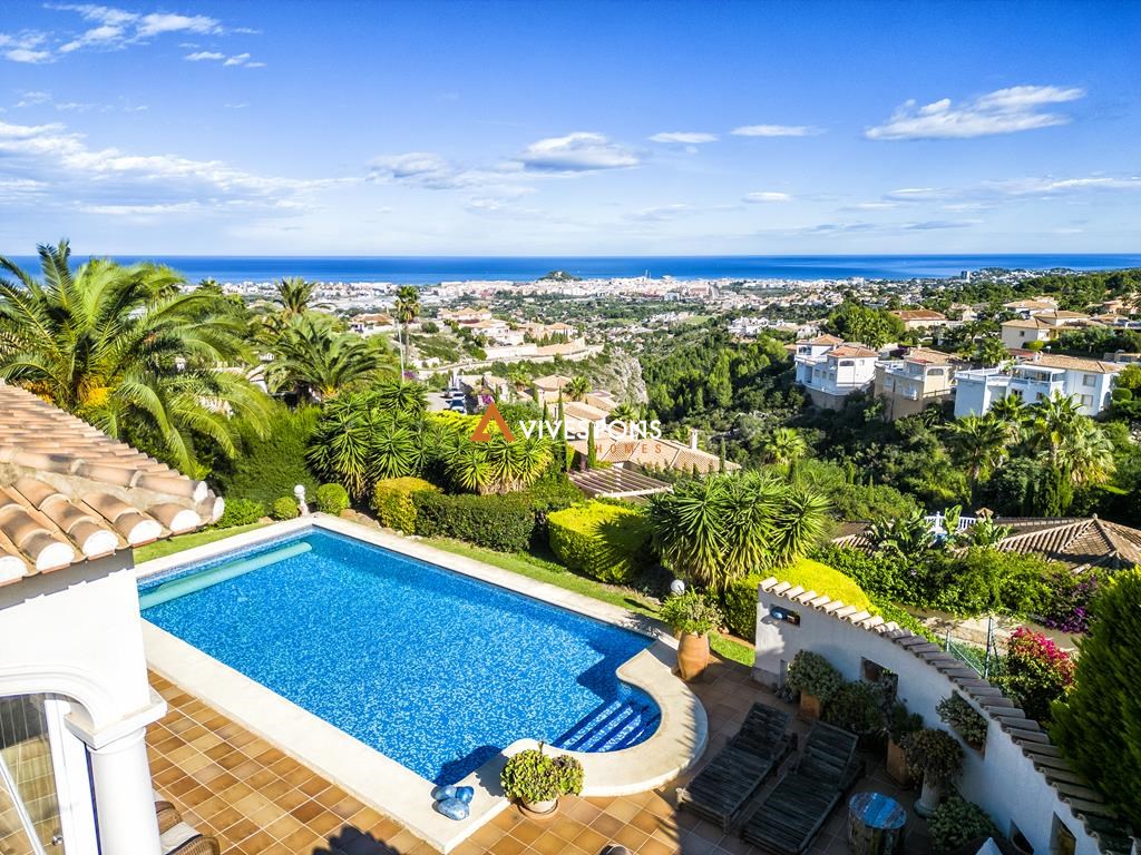 Villa with open sea views and very sunny, Dénia