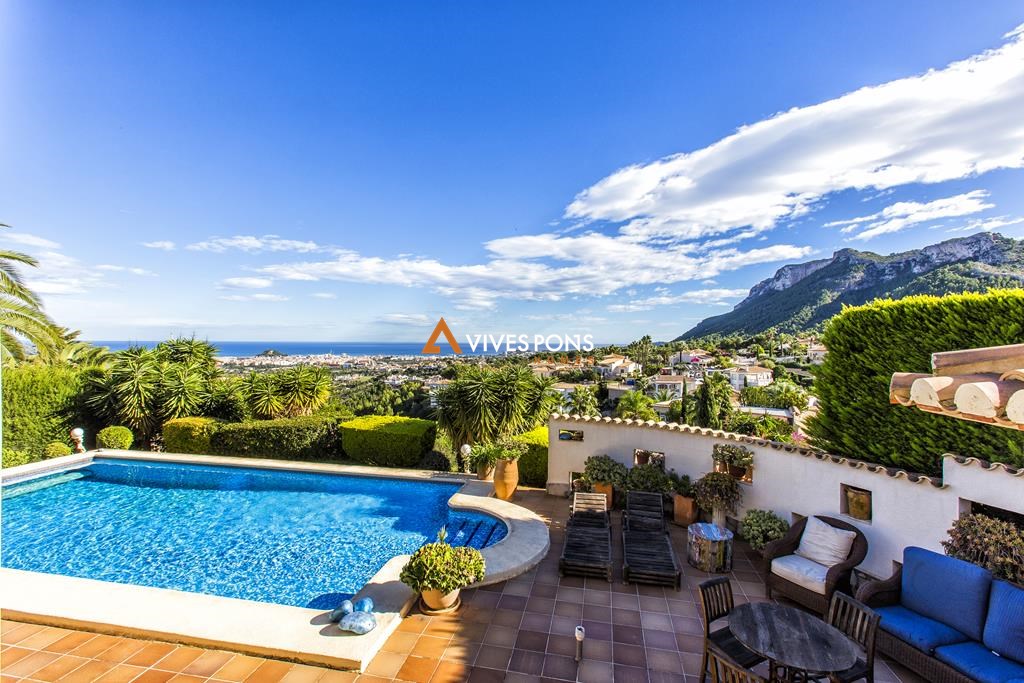 Villa with open sea views and very sunny, Dénia