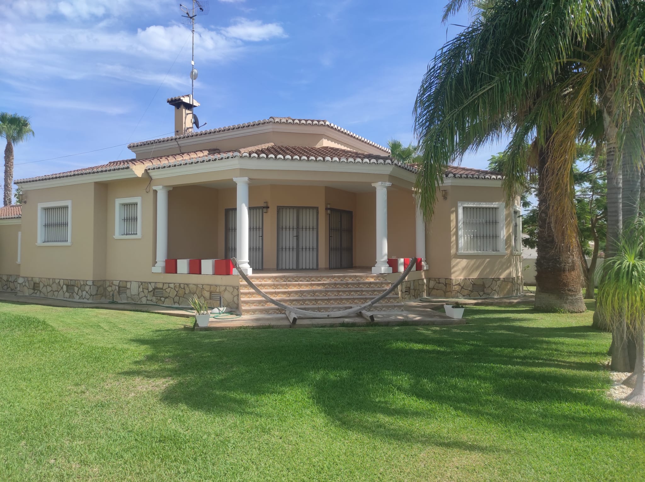 Very sunny villa, in Troyas area, Dénia