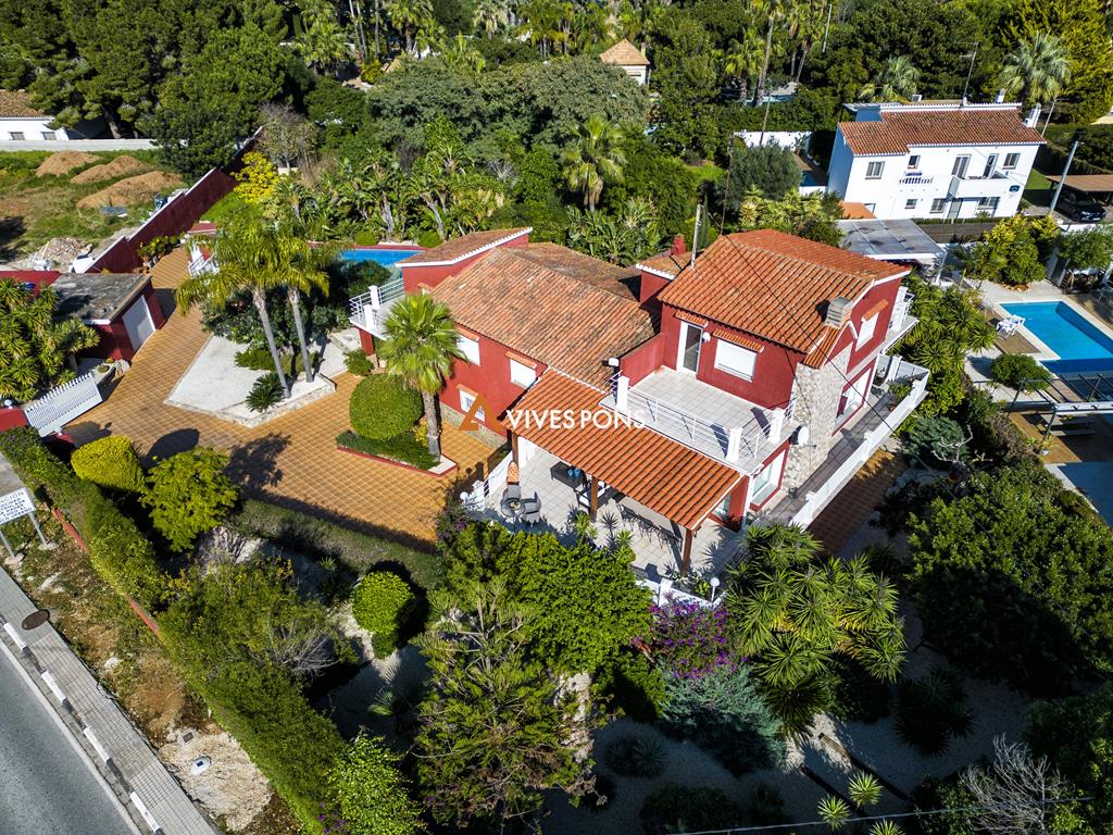 Villa avec terrain de 2950 m² à seulement 700 m de Marineta Cassiana, Dénia