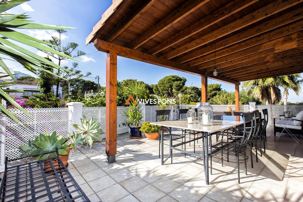 Villa con 2950 m² de parcela a solo 700 m de la Marineta Cassiana, Dénia